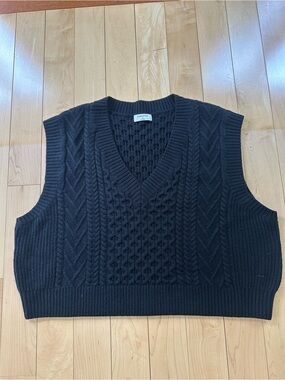 Babaton Navy Cable Knit V-Neck Sweater Vest